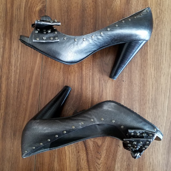 Vince Camuto Shoes - Vince Camuto Peep Toe Pewter Heels size 8